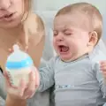 Как да успокоим бебето при никнене на зъби