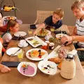 Семейните вечери предпазват детето от кибертормоз