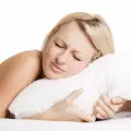 Спането по корем води до болки в гърба и безсъние