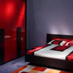 Червената спалня подобрява отношенията между съпрузите