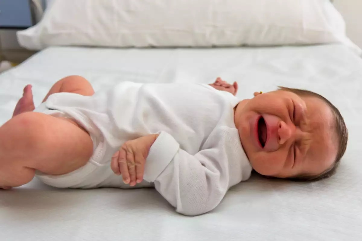 Почему новорожденный лежит. Судороги у новорожденного ребенка. Судорожный синдром у новорожденного. Неонатальные судороги у новорожденного.