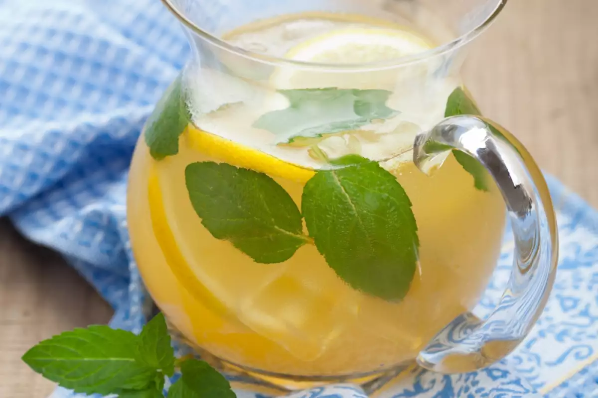 Как се Прави Домашна Лимонада от Лимони