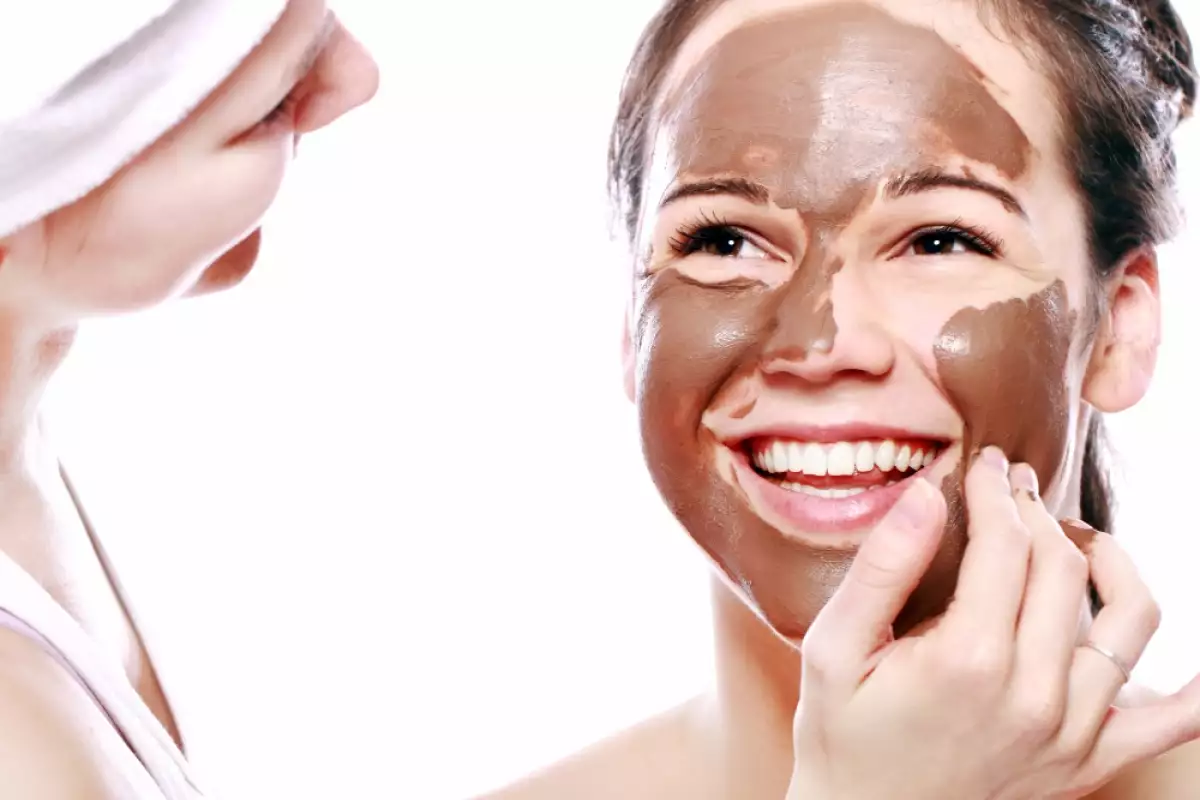 Масло какао маски. Маска из шоколада для лица. Промасливание кожи лица с какао.
