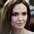 Анджелина Джоли се отдаде на бежанците