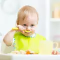 Проблеми с храненето при малки деца