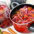 Зелева салата с моркови и целина