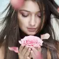 Домашни маски за коса с розова вода