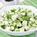 Салата с краставици и сусам