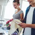 Бързо и лесно: Няколко безценни трика за миенето на чинии
