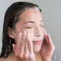 Как да почистваме сухата кожа на лицето?