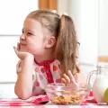 Кога детето отказва да яде и как да го накараме