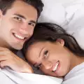 Двойките, използващи повече емотиконки, правят повече секс