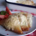 Триъгълни банички със сирене и извара