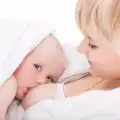 Хранене при кърмачки срещу колики на бебето