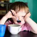 Кога детето отказва да яде и как да го накараме