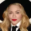 Падение! Мадона удари дъното