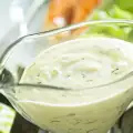 Млечен сос с орехи