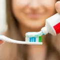 С какво да заменим пастата за зъби?
