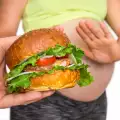 11 храни и напитки, които да избягвате през бременността