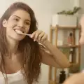 Забавни неща, които да правиш, докато си миеш зъбите