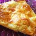 Триъгълни банички с готови кори и кисело мляко