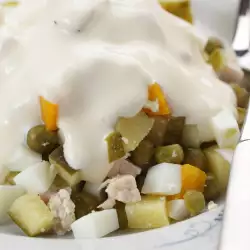 Руска салата с пиле