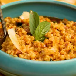 Салата с кускус, смокини и козе сирене