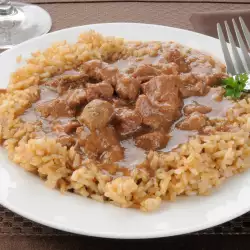 Зимна оризова салата с месо