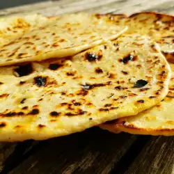 Чеснови пърленки с кисело мляко и масло