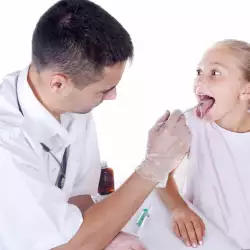 Как се лекува зачервено гърло при деца?