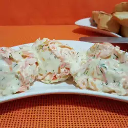 Салата от моркови и хрян със сметана