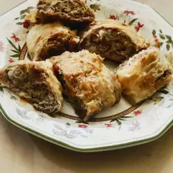 Сиропирана сладка баница с бисквити