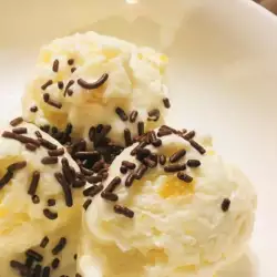 Домашен млечен сладолед с праскови