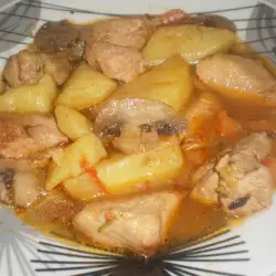 Яхния със свинско, картофи и гъби