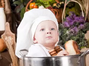 Хранене на бебета