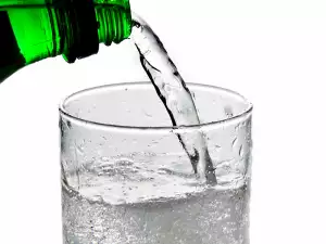 Хитри идеи за употреба на газираната вода в домакинството