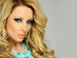 Лакомия! Таня Боева заряза мъж и син заради стандарт