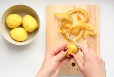 Как да обелим картофи най-лесно?