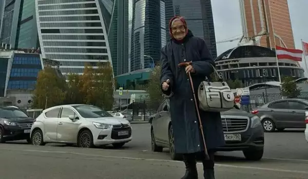 Тази 90-годишна баба е най-възрастният пътешественик в света