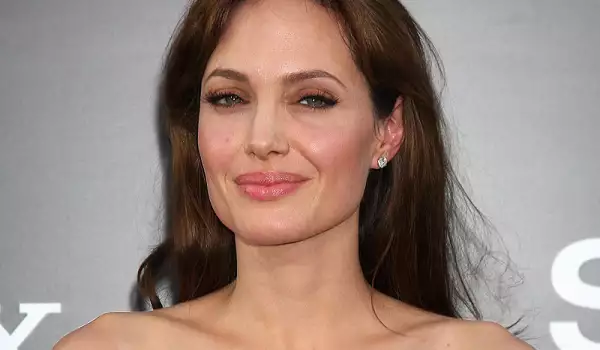 Анджелина Джоли без бръчки