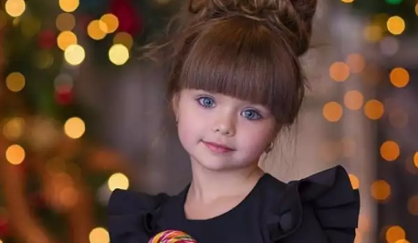 Вижте невероятни снимки на Анастасия – най-красивото момиченце на света