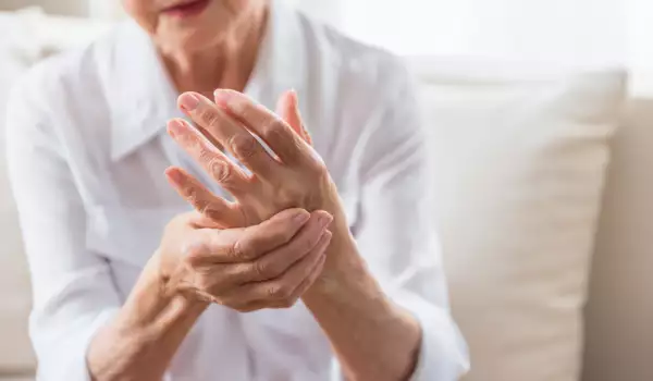 Артритът ръцете може да е много болезнен