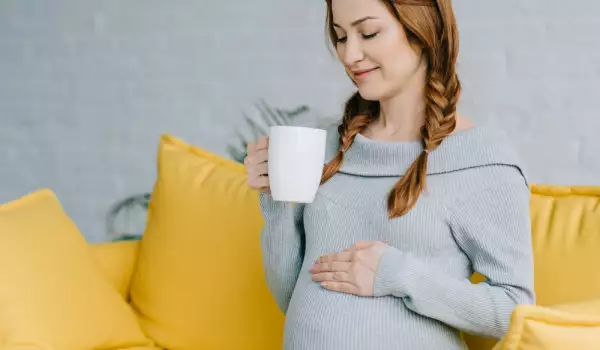 Бременните жени не бива да прекаляват с кофеиновите напитки