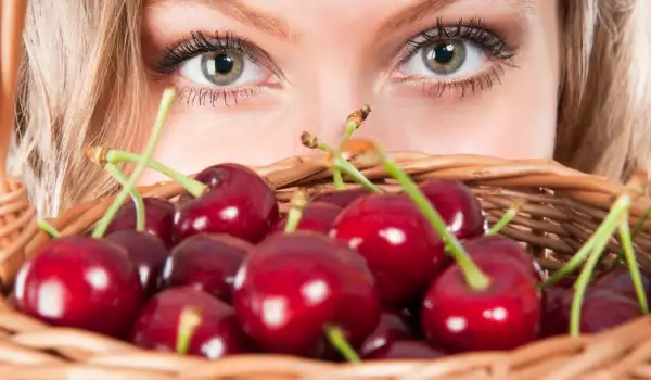 Седемте плода, които подмладяват кожата ви