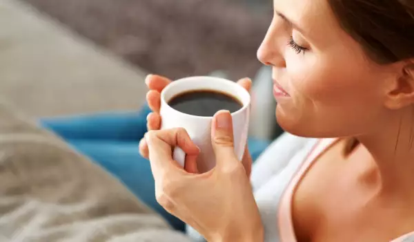 Помага ли кофеинът при главоболие?