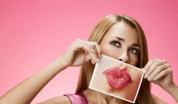 Как да предпазим устните от напукване?