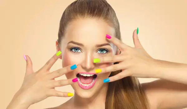 Ярки нокти в различни цветове