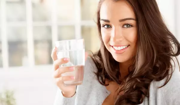 Ново 20: Пиенето на чаша вода сутрин не е толкова полезно