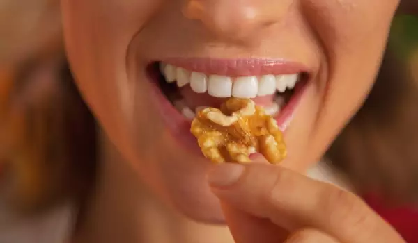 Яжте орехи против високо кръвно!