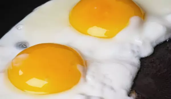 Пържени яйца